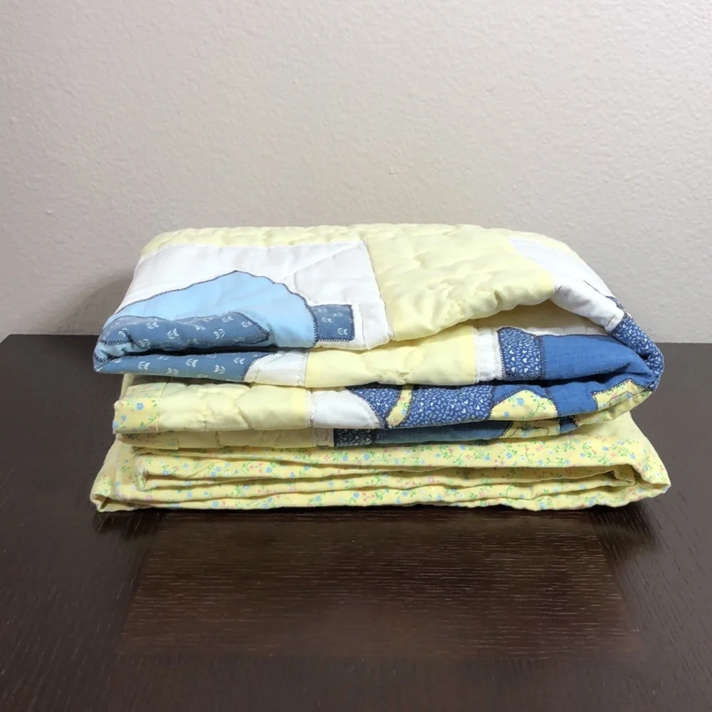 Vintage Grandma Hand Made Patchwork Sunbonnet Sue & Overall Sam Cute Crib Quilt